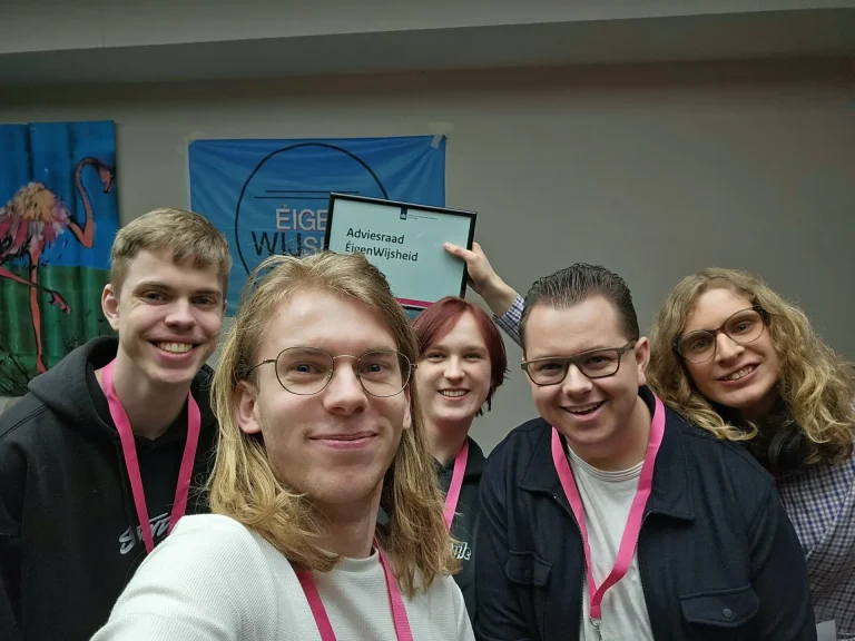 Team-EigenWijsheid-bij-jongerenevenement-samen-aan-de-slag-met-inclusief-onderwijs